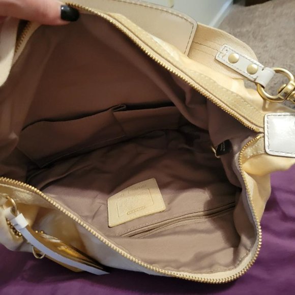 Coach Handbag with C design - Picture 5 of 7